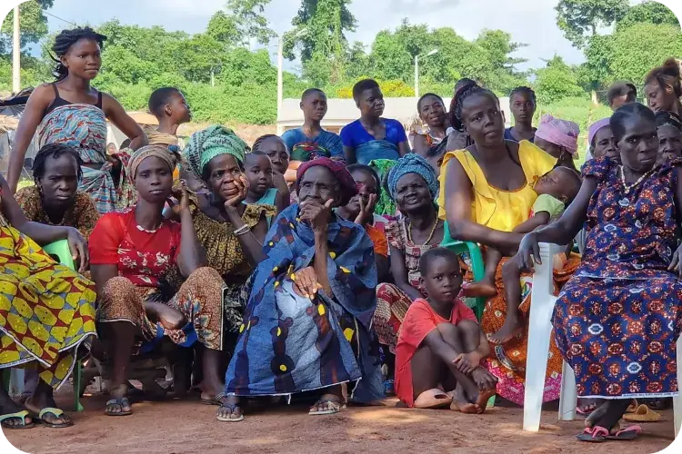 ABOUT US-Cashew-farmer women